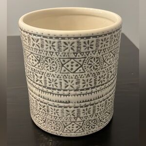 Threshold utensil holder